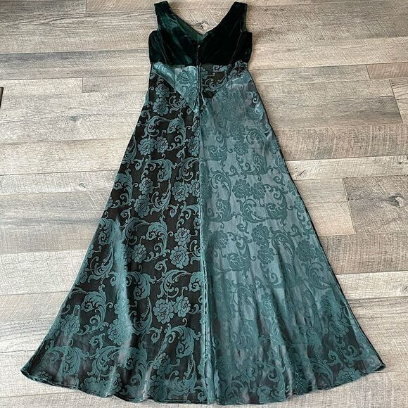 Vintage (1996) Roberta Dark Green Gown. Size 5/6. - Picture 2 of 10